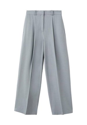 Pantalon de costume gris clair à jambes larges, taille haute, passants pour ceinture, plis avant et fermeture éclair, présenté sur un fond blanc uni.