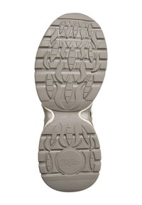 Talpa încălțămintei bej cu model texturat de flacără și model geometric de striații, logo circular „Buffalo” și numărul mărimii 38 aproape de călcâi.