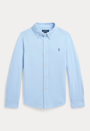 Jasnoniebieska koszula z długim rękawem zapinana na guziki, z kołnierzykiem zapinanym na guziki i małym wyhaftowanym logo Polo Ralph Lauren na piersi.