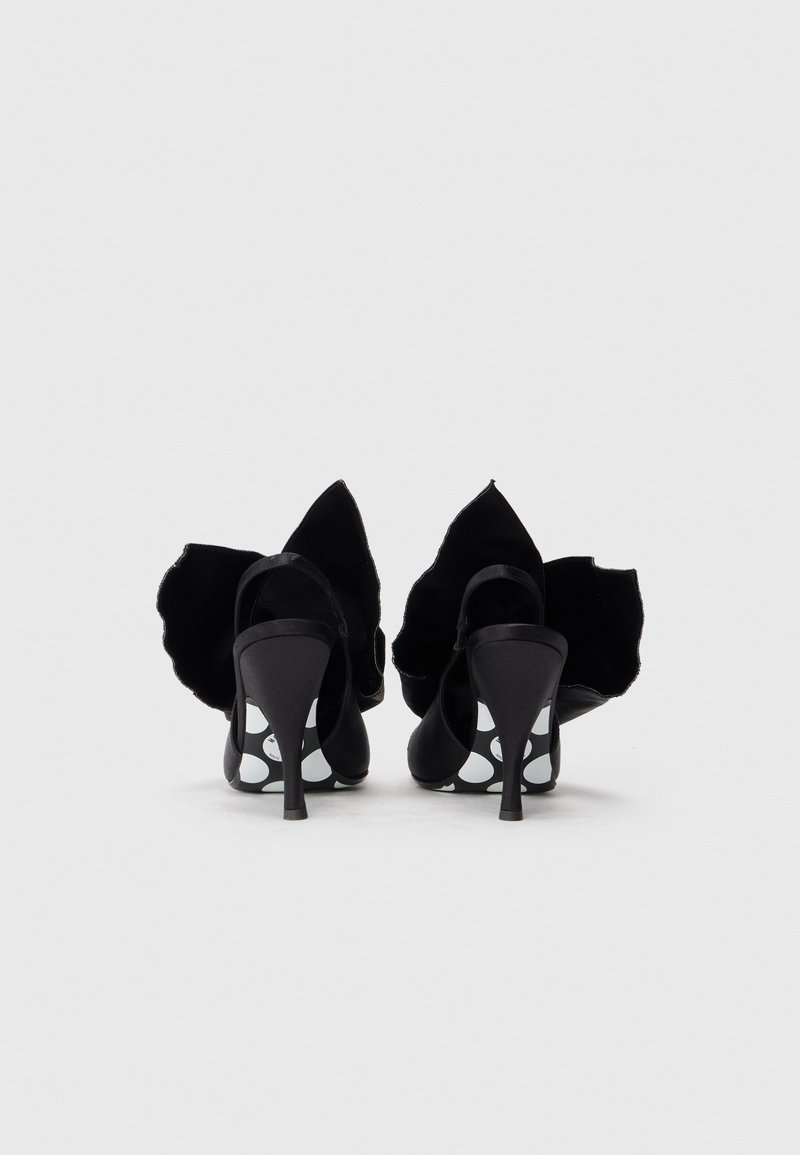 Escarpins Moschino Noirs à Talons Aiguilles Cloutés - Taille 36 1/2 (US 6) - Cuir - Style Pin-Up
