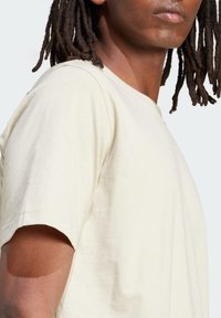 adidas Originals ESSENTIAL TEE - Jednoduché tričko - putty grey