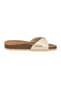Cork-soled slide sandalen met een glanzend beige synthetisch bovenwerk en een verstelbare band, met een ronde decoratieve accent nabij het midden.