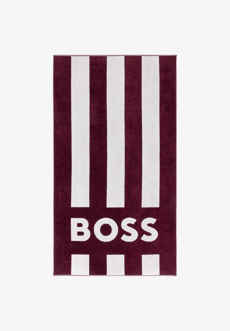 Rayures verticales bordeaux et blanches avec le mot « BOSS » en lettres blanches en gras centré près du bas.