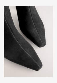 Unausgewählt, new black suede