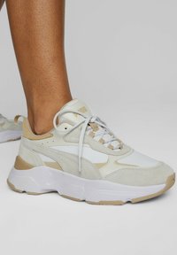 Puma CASSIA MIX  FÜR DAMEN - Sporta apavi - white vapor gray granola