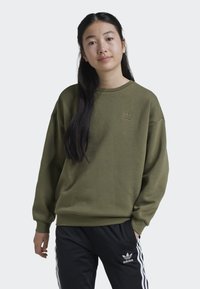 adidas Originals BOYFRIEND CREW JUNIOR - Mikina - olive strata