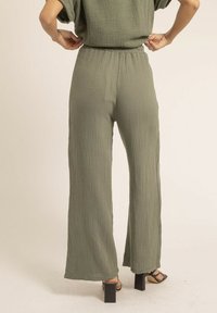 Dona x Lisa EBERTINE - Pantalon classique - kaki