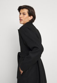 Vero Moda Tall VMFORTUNE LONG - Casaco clássico - black