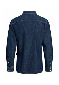 Chemise en denim bleu foncé à manches longues vue de dos avec poignets boutonnés et coutures visibles aux épaules et aux manches.