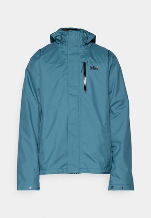 Teal waterdichte jas met een hoge kraag, verstelbare capuchon en een ritszak op de borst. Bevat een subtiel logo op de bovenste linkerzijde.