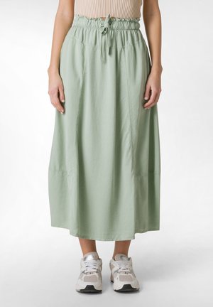 Lichtgroene, middelange rok met een gathered elastische tailleband en een trekkoord. Gladde textuur met zijzakken, gecombineerd met witte sneakers.