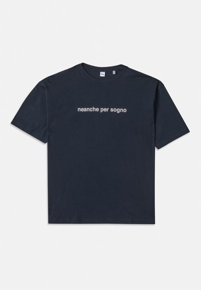 Navy blue short-sleeve T-shirt with white text "neanche per sogno" centered on the chest, crew neck, medium size.