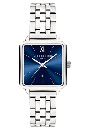Kwadratowy srebrny zegarek na nadgarstek z niebieską tarczą, srebrnymi markerami godzin, logo Liebeskind Berlin i okienkiem daty o godzinie 6, złączona metalowa bransoleta.
