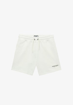 Weiße Shorts mit elastischem Bund und Kordelzug, Seitentaschen und dem Text "WEEKEND OFFENDER ADMIT NOTHING" am unteren rechten Bein.