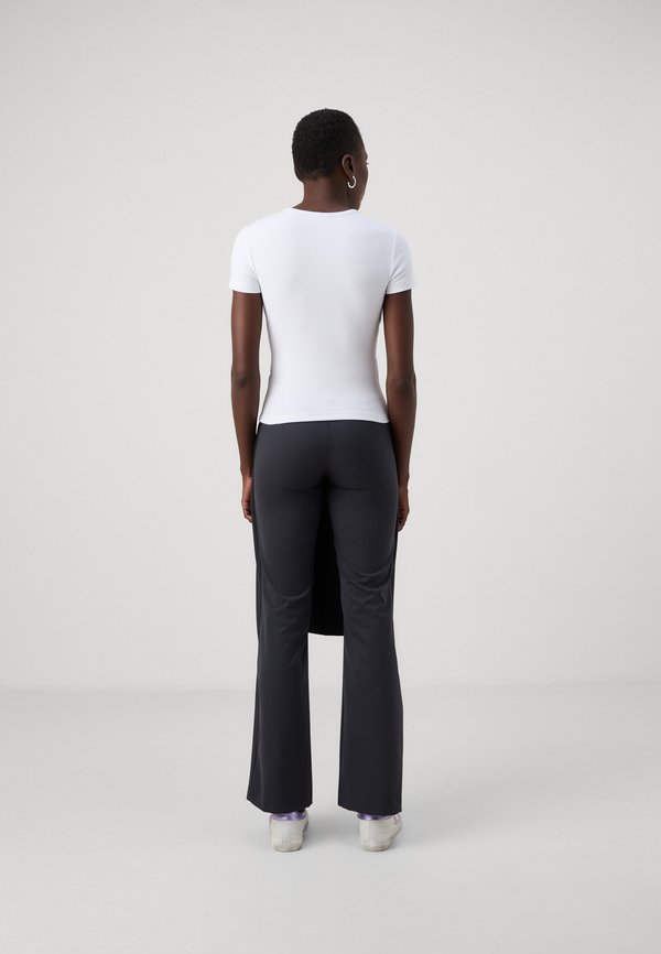 ELE - Basic T-shirt - 1002