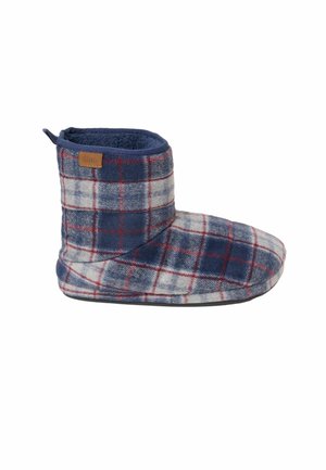 Blauer und grauer karo-musteriger, weicher Hausschuh bis zum Knöchel mit roten Linien und einem kleinen braunen Markenschild nahe dem oberen Rand.