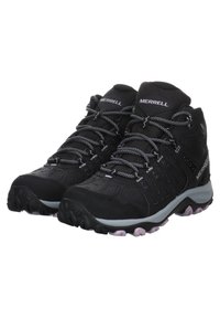 Czarne buty trekkingowe z teksturowanymi cholewkami, szare sznurówki i wyściółka. Posiadają solidną podeszwę z wielokolorowymi punktami trakcyjnymi.