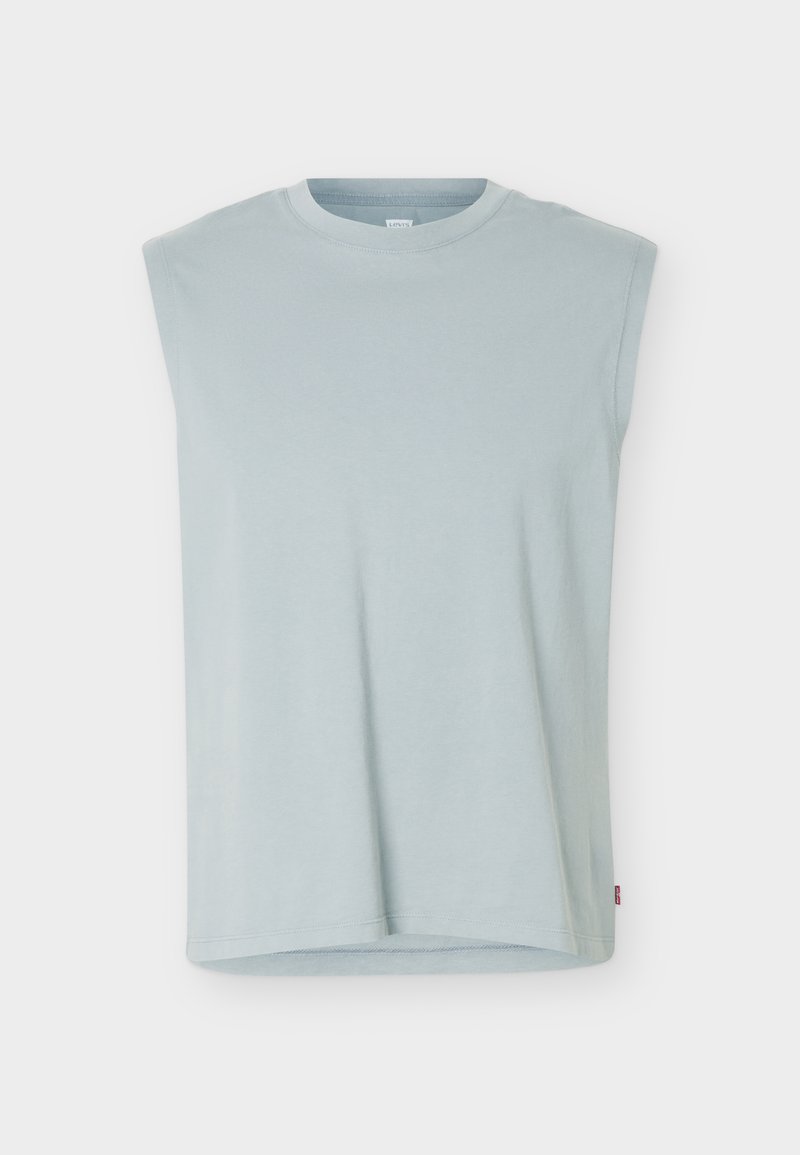 Camisa sin mangas de algodón azul claro con cuello redondo y ajuste holgado, mostrada sobre un fondo blanco liso.