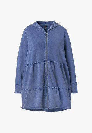 Niepasująca niebieska kurtka dżinsowa z zamkiem błyskawicznym i kapturem, warstwowy krój, marszczone detale przy szwach i długie rękawy. Miękka tekstura z luźnym krojem.
