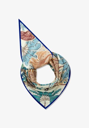 Foulard triangulaire à bordure bleue avec motifs de feuilles tropicales et fleurs dans des tons bleu sarcelle, marron et beige, soigneusement plié.