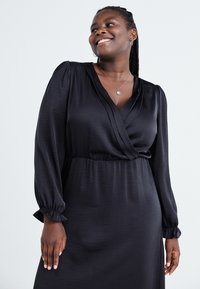 Vero Moda Curve VMCMARY ANKEL DRESS - Maxi šaty - black