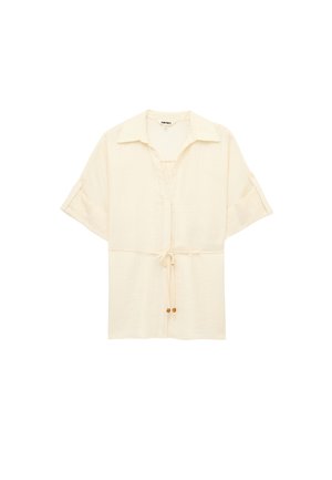 Crèmekleurige blouse met korte mouwen, kraag, knoopsluiting aan de voorkant, verstelbare tailleband met kralen en omrolbare mouwbandjes.