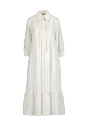 Fehér hosszú ujjú midi ruha gallérral, elöl gombokkal, virágos hímzéssel és redőkkel a felsőrészen, valamint gyűrt fodros szegéllyel.