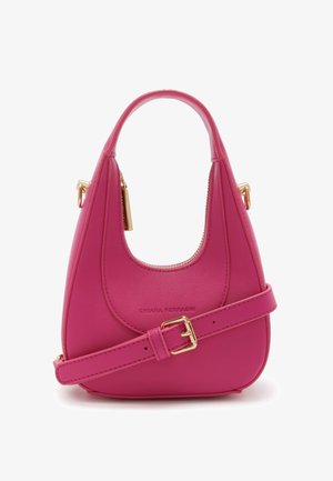 Rosa Lederhandtasche mit glatter Textur, geschwungener Form und kurzem Griff. Verfügt über einen abnehmbaren Riemen und Goldfarbene Beschläge.