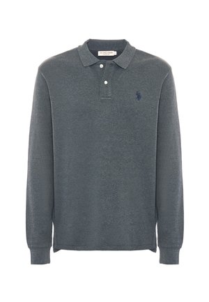 Polo a maniche lunghe in cotone grigio scuro, con colletto piatto, pattina con tre bottoni e un piccolo logo ricamato sul lato sinistro del petto.