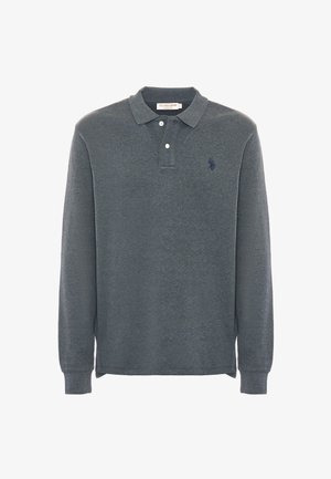 Polo a maniche lunghe in cotone grigio scuro, con colletto piatto, pattina con tre bottoni e un piccolo logo ricamato sul lato sinistro del petto.