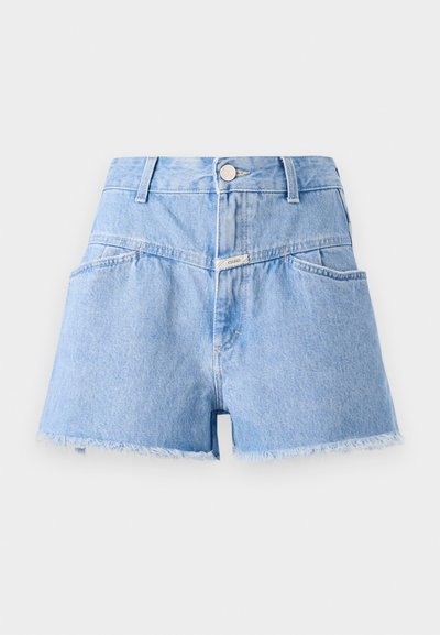 Gai zila džinsa šorti ar augstu jostasvītu, plēstu apakšmalu un piecām kabatām. Priekšā ir sudraba poga un neliela zīmola birka.