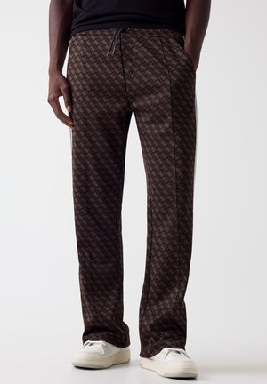 - Spodnie treningowe