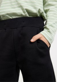 Lindex Jogginghose - black