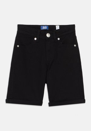 Pantaloni scurți din denim negru cu tivuri rulate, accesorii argintii și buzunare în față. Eticheta din interior indică „JACK & JONES,” mărimea 128.