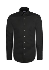 Chemise noire à manches longues avec col pointu et sept boutons blancs visibles sur le devant.