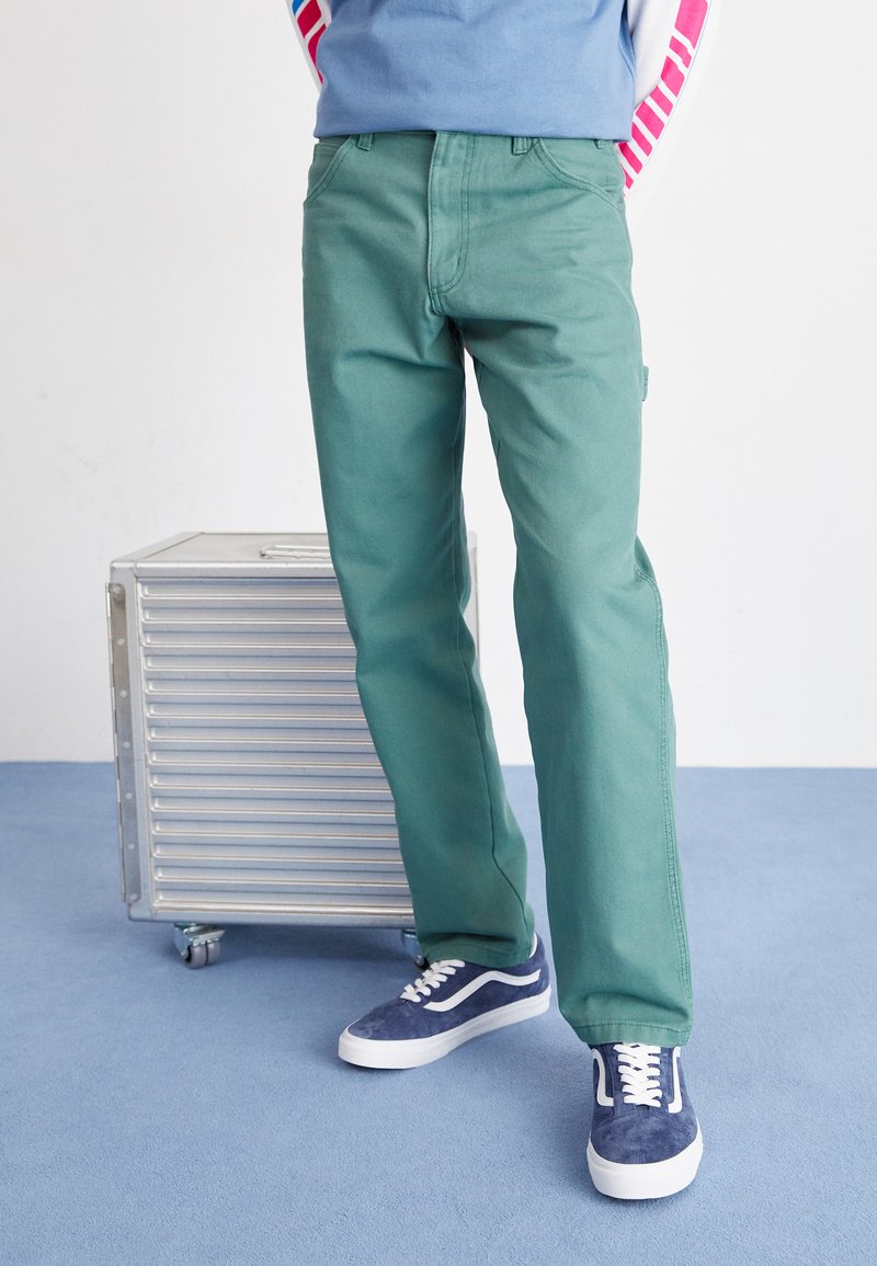 Dickies - CARPENTER PANT - Bukse - dark forest, Forstørre