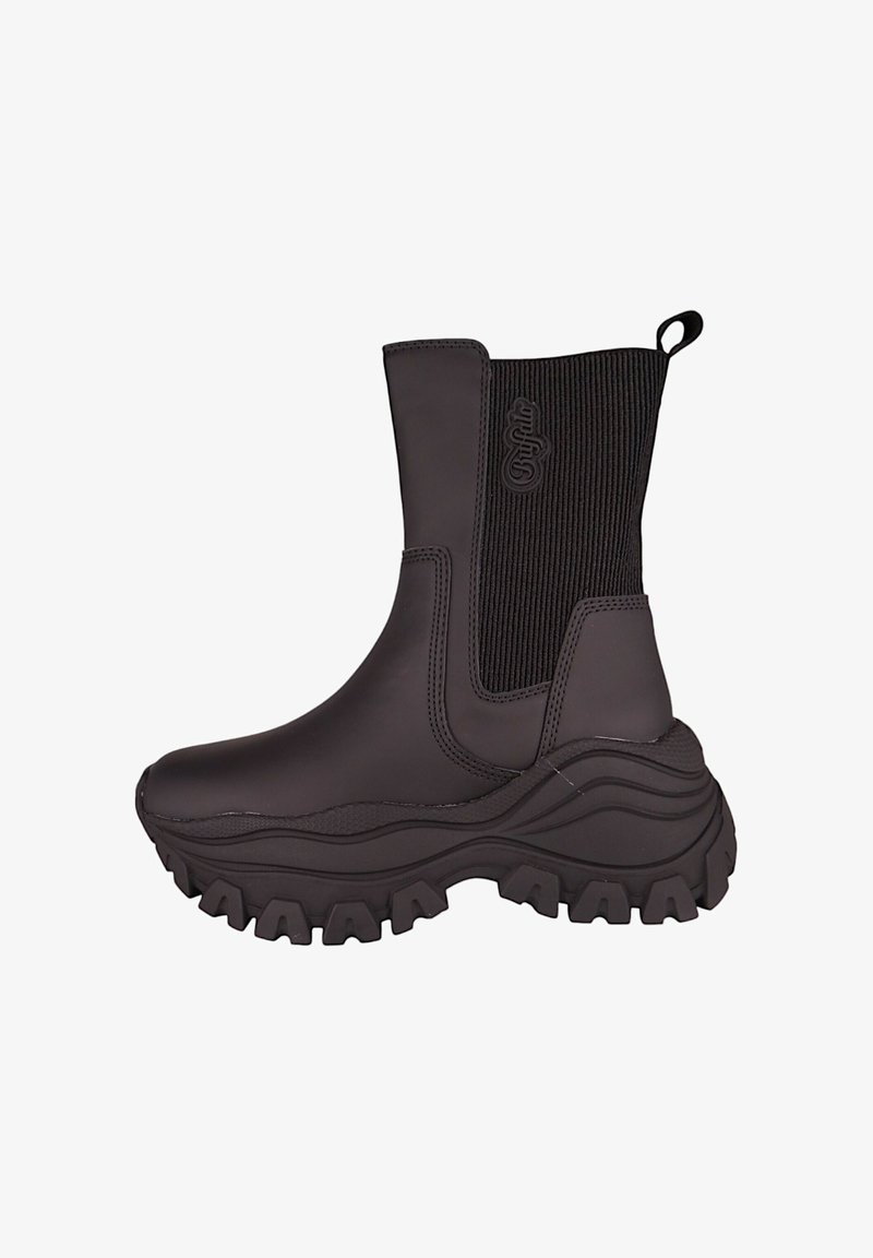 Černé kotníkové boty s elegantním voděodolným vnějším pláštěm, elastickými bočními panely a chunky texturovanou podrážkou pro záběr a stabilitu.