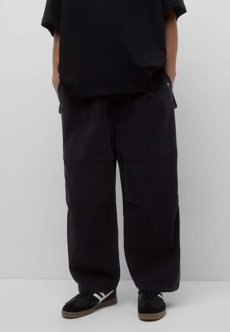 PULL&BEAR PARACHUTE Straight leg jeans mottled black/zwart denim