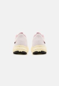 New Balance FRESH FOAM X EVOZ V3 - Tenisice za cestovno trčanje - pink