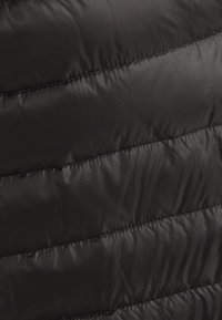 Rich & Royal Weste - black
