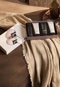 Rituals ZESTAW PODARUNKOWY DO KĄPIELI I CIAŁA DLA MĘŻCZYZN - MAŁY - AROMATYCZNY - HOMME & SPORT COLLECTION nieokreślony