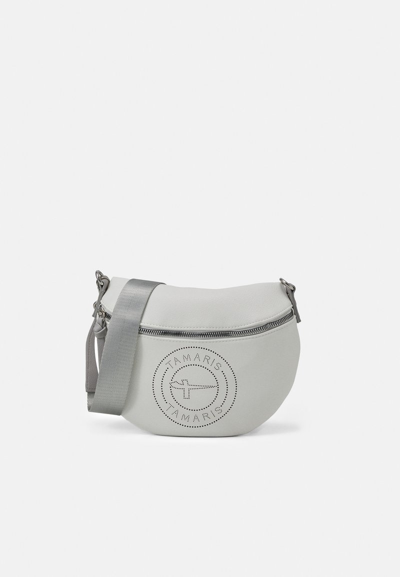 Sac bandoulière gris clair avec fermeture éclair argentée et bandoulière réglable, arborant un logo circulaire perforé à l'avant.