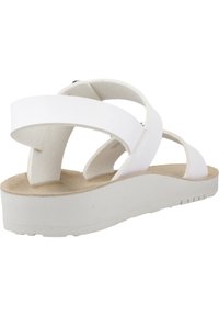 Sandalias de plataforma blancas con tiras entrelazadas, fabricadas en material sintético, que cuentan con una plantilla texturizada y una suela de goma.