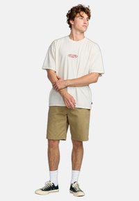 Billabong BAD DOG - Print T-shirt - cement