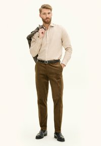 Oscar Jacobson REG FIT CUT AWAY BRUSHED - Overhemd - light beige