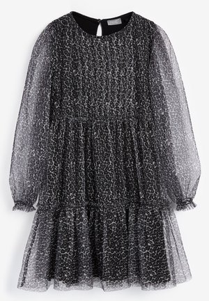 Vestido de estampado de leopardo negro hecho de material translúcido, con un diseño de capas, mangas largas abullonadas y un detalle de abertura en la espalda.