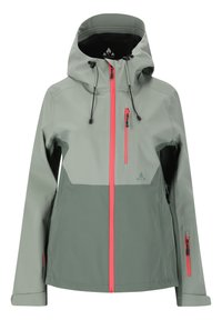 Veste imperméable vert clair avec une section inférieure vert foncé. Possède une capuche, des cordons de serrage réglables et des zips roses vifs.