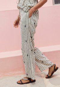Next REGULAR FIT-WIDE LEG - Tygbyxor - black white stripe