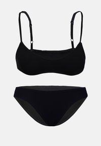 Svart bikini-sett med en myk, glatt bh med justerbare stropper og matchende låghøyde truse med en subtil glans og minimalistisk design.