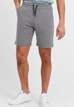 Grå sportsshorts lavet af et blødt, strukturpræget stof. Har en justerbar snøre i taljen og sidelommer for ekstra komfort.